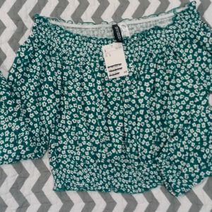 H&M Divided spring crop top size L